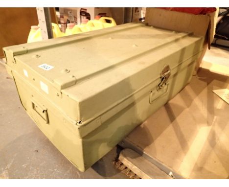 Steel trunk with strengthened lid 