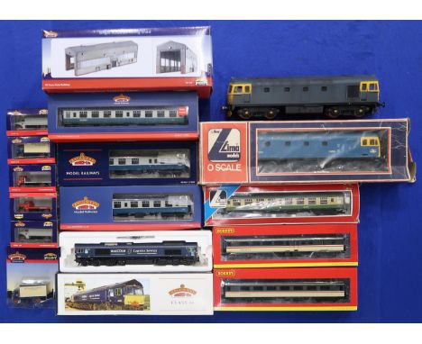 Bachmann Branch-Line 00-gauge model railway, comprising 32-729 Class 66 Diesel 66405 Blue Malcolm Logistics Services, 39-004 