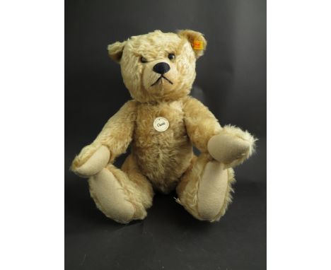 A large Steiff classic bear with growler, 46cm tall