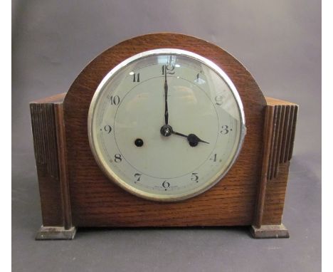 An oak mantel clock, Arabic numerals, 8 day movement 