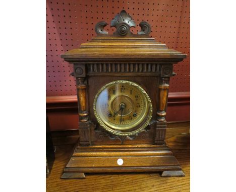 An oak American mantel clock, Arabic gilt chapter ring
