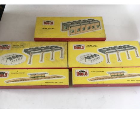 Hornby Dublo, HO/OO, Boxed trackside buildings including Engine shed with extension kits and Island platforms