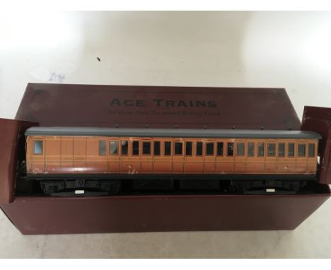 Ace trains, vintage style O gauge, tinplate railway coach, boxed