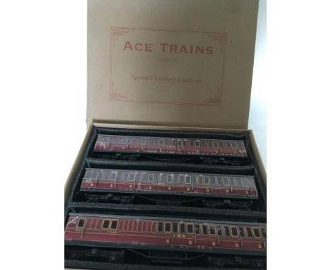 Ace trains, vintage style O Gauge, tinplate, special x3 Clerestory coach set