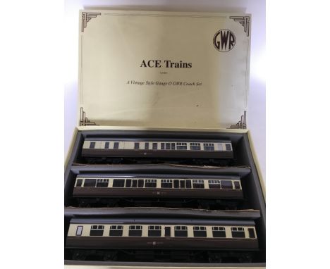 Ace trains, vintage style, O Gauge, GWR x3 coach set, boxed