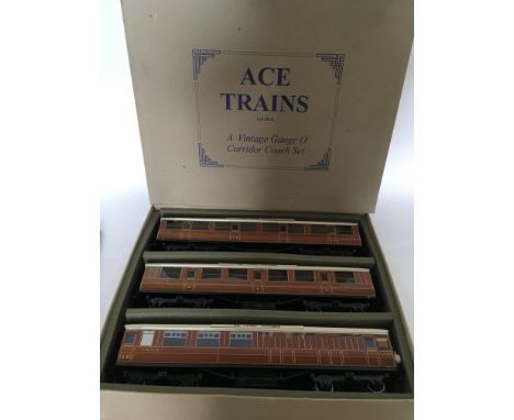 Ace trains, vintage style O gauge, tinplate, x3 corridor coach set, boxed