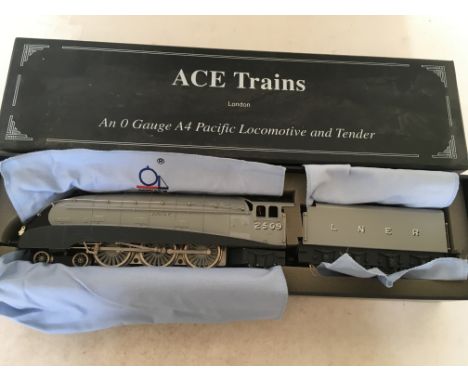 Ace trains, O Gauge, A4 Pacific Locomotive and Tender, Silver Link, boxed