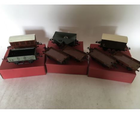 Hornby series, O Gauge, Rolling stock, 2x low level wagons, luggage van, Hopper wagon, Cattle wagon and a open wagon, tinplat