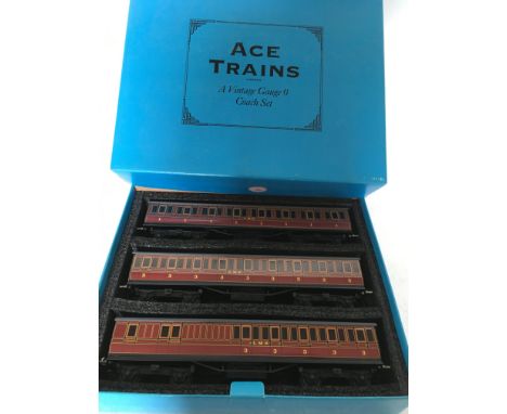 Ace trains, A vintage O Gauge tinplate coach set, boxed