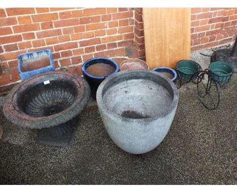 A cast iron planter and five assorted plant pots and a decorative bicycle garden ornament