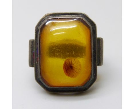 A .935 silver amber set ring, K