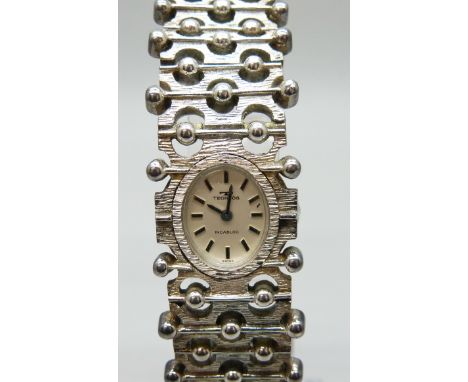 A Technos silver Brutalist style lady's wristwatch, 70g, 2.1cm wide