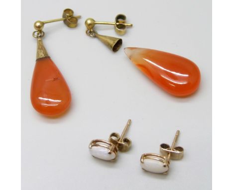A pair of 9ct gold and opal stud earrings, 1g, 0.7cm, together with a pair of plated agate drop earrings (one hook detached)