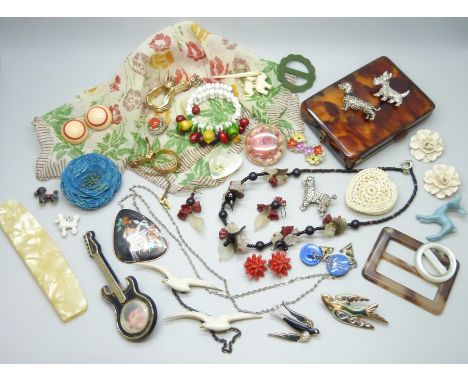 A collection of plastic and other vintage jewellery including The Beatles Paul McCartney guitar brooch, compact a/f