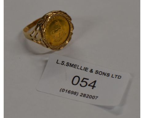 9 CARAT GOLD RING SET WITH A 1981 SOUTH AFRICAN 1/10TH KRUGERRAND COIN - APPROXIMATE WEIGHT = 6.3 GRAMS     