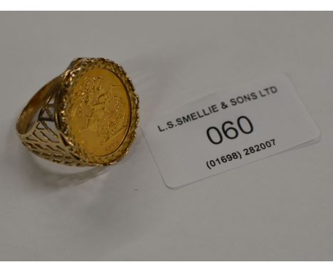 9 CARAT GOLD RING SET WITH A FULL 1974 SOVEREIGN - APPROXIMATE WEIGHT = 13.8 GRAMS     