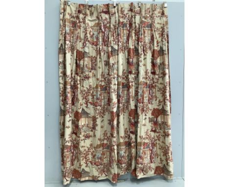 A pair of printed curtains, width at top 140cm, drop 230cm, width at bottom 160cm (all measurements are approximate)