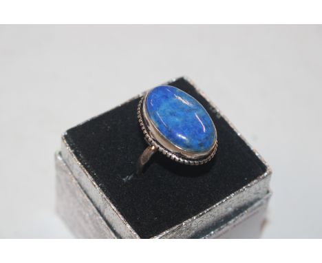 A white metal lapis lazuli set ring 