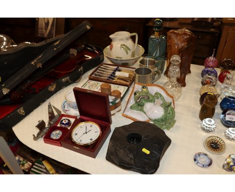 A collection of miscellaneous items to include horn handled steak knives, place mats, a carved wooden elephant ornament, blue