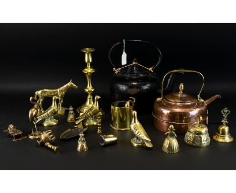 A Mixed Collection of Kitchenalia & Decorative Brass Items. Approximately 15 items in total to include antique kettle, copper