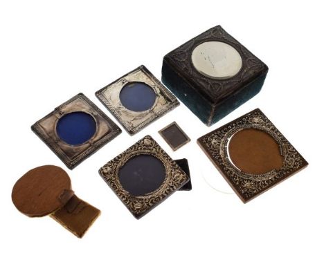 Silver mounted velvet trinket box, the hinged cover with an inset mirror, Birmingham 1907, together with five small silver pi