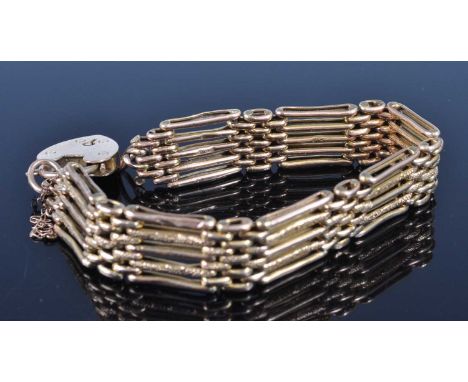 A 9ct gold gatelink bracelet with textured detail and safety chain, with heart shaped padlock clasp, 18.5g, 18cm