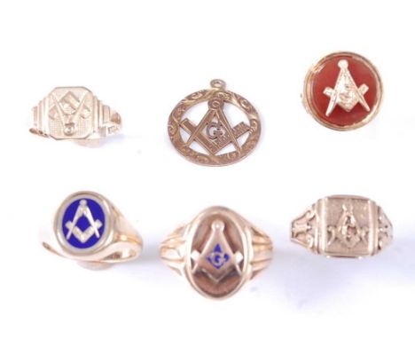 A selection of 9ct yellow gold Masonic jewellery, to include a rectangular signet ring with square and compass engraving, hea