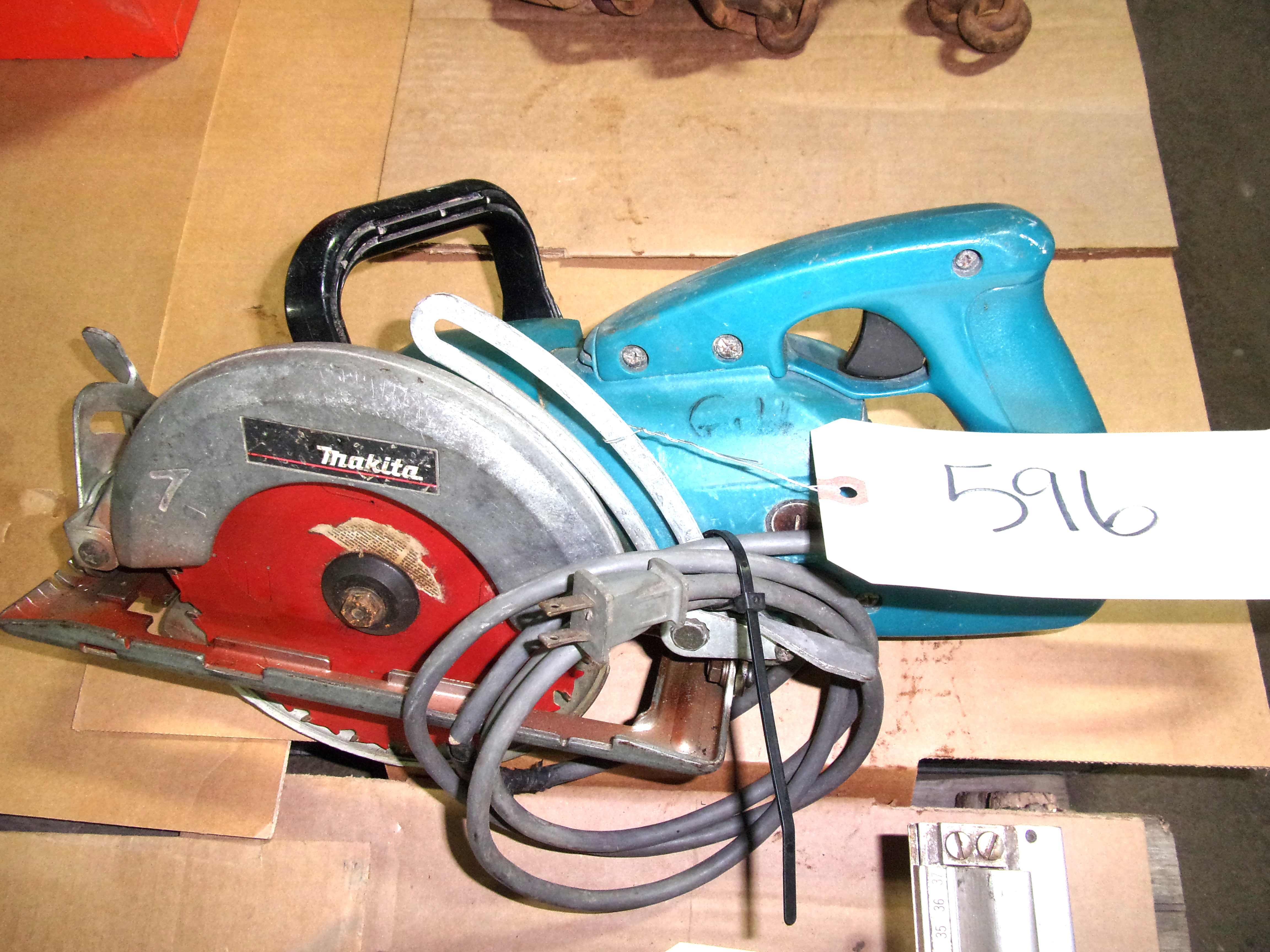 MAKITA WORM DRIVE SAW 7-1/4