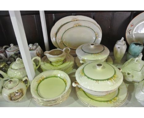 A collection of Fieldings Crown Devon Springwood pattern dinner wares in the Art Deco manner with daffodil and branch decorat