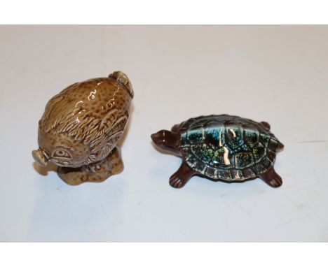 A Beswick Glen Eagles Scotch Whisky container in the form of a haggis and a Wade style turtle 