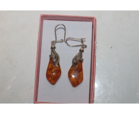 A vintage Art Nouveau style Sterling silver and amber set pair of drop ear-rings, approx. 6gms
