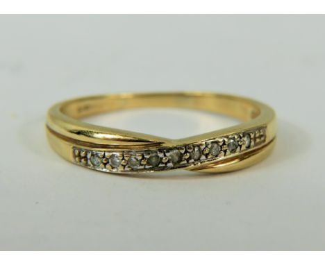 9ct Gold Diamond Single Row Crossover Ring (2.2g)     794421