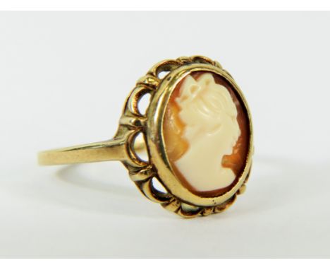 9ct Yellow Gold Cameo set ring.  Finger size 'L'    2.1g