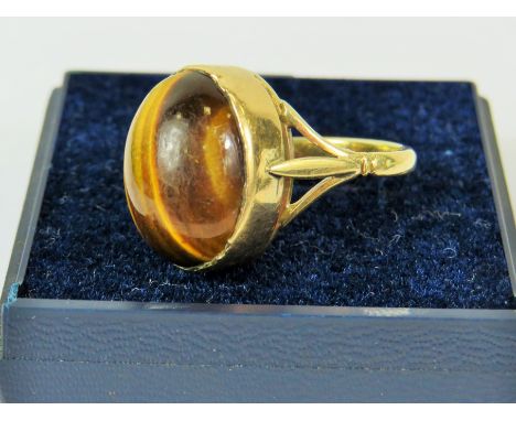 9ct Yellow Gold Signet ring set with a Tiger's Eye banded stone.  Heavy Gold setting.  Finger size 'M-5' to 'O'  Total Weight