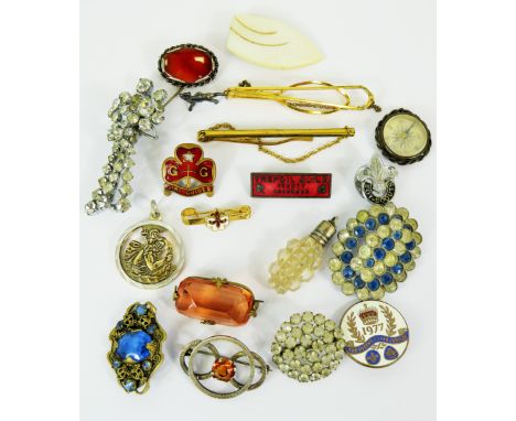 Selection of very good antique costume jewellery, Girl Guides badges and a watch fob compass in working order.   See photos. 