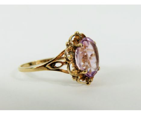 9ct Yellow Gold ring set with an pale Amethyst oval.   Finger size 'K'   1.7g total.   See photo. 