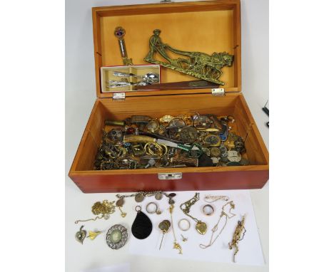 Box of interesting collectables included 9ct scrap gold, rolled gold and sterling silver items.