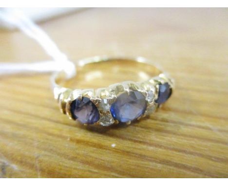 A yellow metal sapphire diamond ring 3g 
