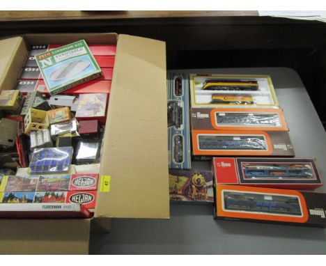 A quantity of H0 gauge model railway boxed sets, carriages, rolling stock and accessories to include Athean Southern Pacific 