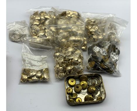 Quantity of badges and buttons relating to the British Army Royal Armored Corps and Royal Tank Regiment  Condition Report & F