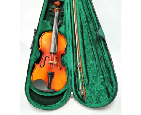 An Antoni Students violin, model ACV31, 3/4, cased