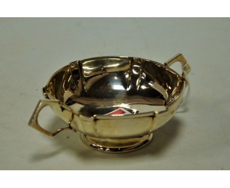 An Edwardian silver twin handled pedestal bonbon dish, maker William Hutton & Sons Ltd, Birmingham 1905, 2.4oz