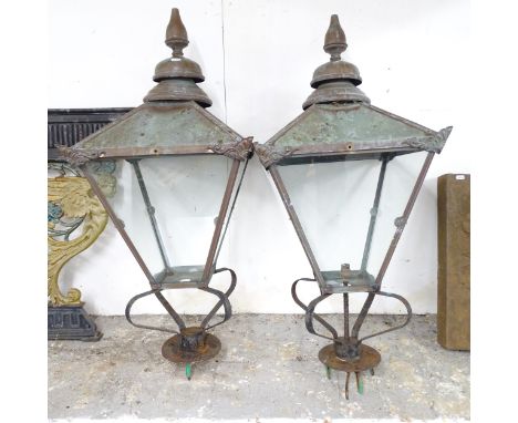 A pair of lantern design street light fittings. 45x105cm.