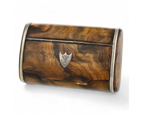 HORN SNUFF BOX, of rectangular shaped form, the lid bearing an armorial within a shield shaped cartouche11cm wide 