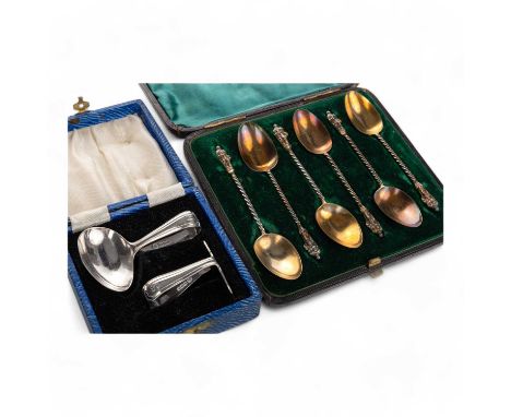 SILVER SPOON AND PUSHER SET, ALONG WITH A SET OF SIX SILVER TEASPOONS each in a fitted caseQty: 91g gross