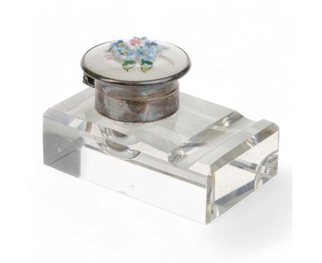 GEORGE V SILVER MOUNTED GLASS INKSTAND, MAKER H.S.M. BIRMINGHAM 1923 the hinged circular lid decorated with floral designs in