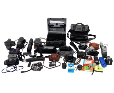 Cameras and optic equipment, to include an Agfa Billy Clack folding camera, in leather case, a Canon camcorder, a Zenit TTL c