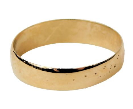 An 18ct gold wedding band, size K, 1.4g. 