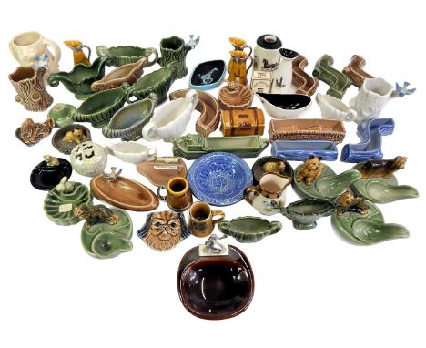 A group of Wade, to include two handled miniature jardinieres, trinket dishes modelled as a dog in basket, 8cm diameter, pipe