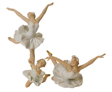 Two Wallendorf porcelain figures, modelled as ballerinas, one en pointe, 22cm high, the other seated, 10cm high, together wit
